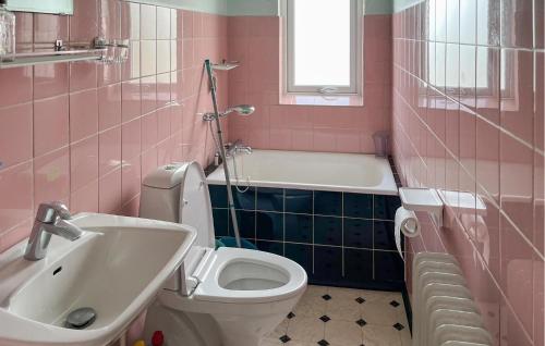 Bathroom, 2 Bedroom Amazing Home In Asaa in Asaa
