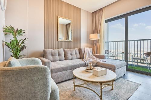 STAY BY LATINEM Luxury 1BR Holiday Home CB 1615 Near Downtown, Dubaï (photo 3)