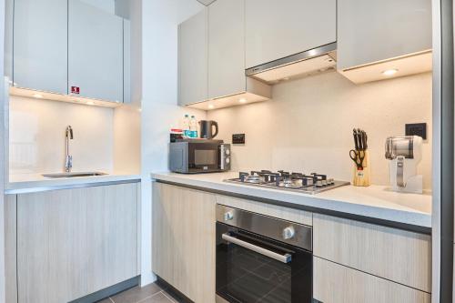 STAY BY LATINEM Luxury 1BR Holiday Home CB 1615 Near Downtown, Dubaï (photo 7)