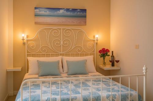 1 queen bed, 1 sofa bed