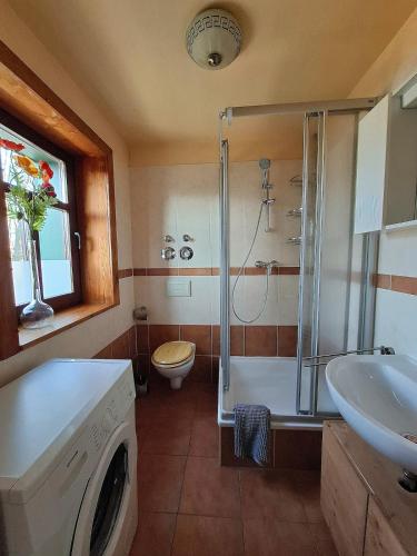 Vannituba, Gemütliches 1-Zimmer-Appartment mit Balkon (Gemutliches 1-Zimmer-Appartment mit Balkon) in Markkleeberg