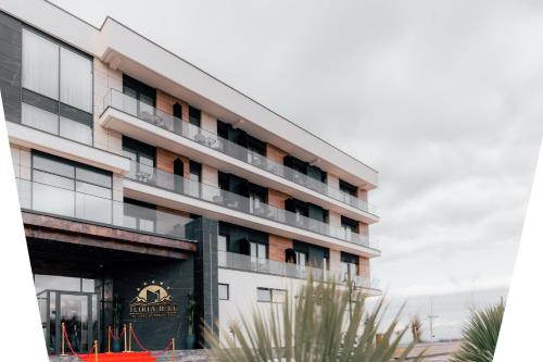 Iliria Hill Resort & Spa - Hôtel - Orllan