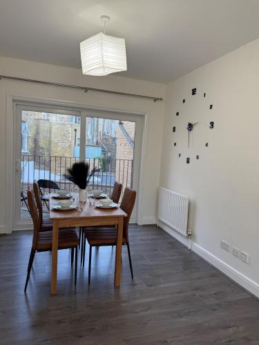 2 Bed Apartment - Sleeps 4 Balcony Pets Ok - image 13