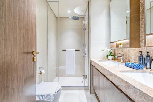 Elegant 2BR Grand Bleu Coastal Elegance - image 4