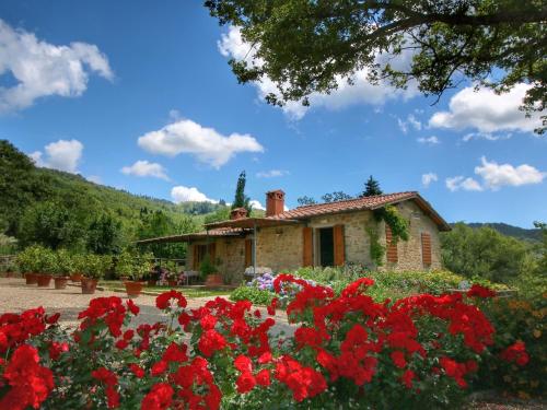  Stylish Farmhouse in Loro Ciuffenna with Barbecue, Pension in Loro Ciuffenna