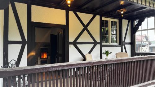 陽台/露台, Cottage - Kleine alte Villa am See in 貝斯滕塞