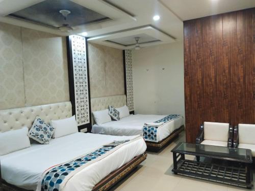 room detail thumbnail 1