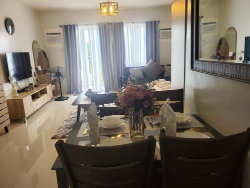 VERDANT by Camella Manors Deluxe Queen Room - 편의 시설/서비스