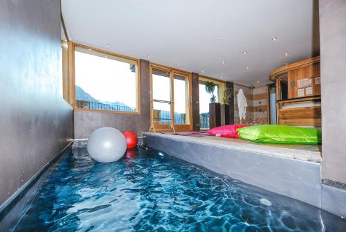 Le Chalet St Martin 10 pers, 5 chambres, avec sauna, piscine in Villarencel