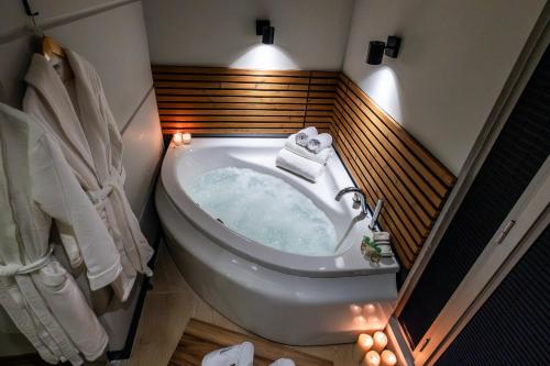 المنطقة المحيطة, Discovery Hotel in عمرانية