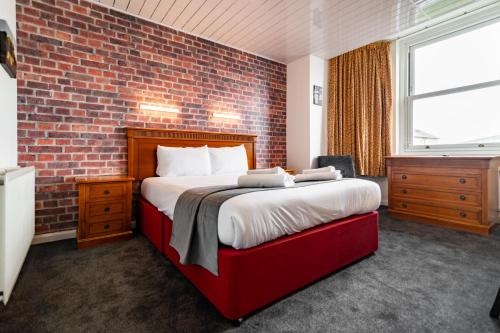 OYO The Southcliff Hotel in ฟอล์คเคสตัน