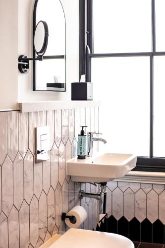 The Met Hotel Leeds - Newly Refurbished - image 2