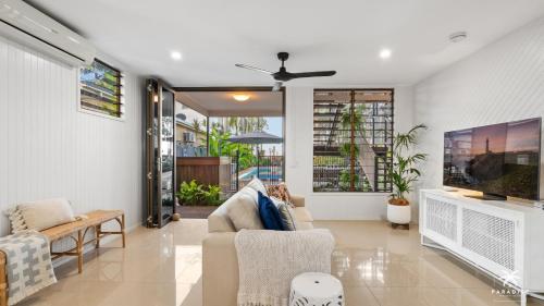 sala de TV, The Arlington Beachfront House in Playa Kewarra