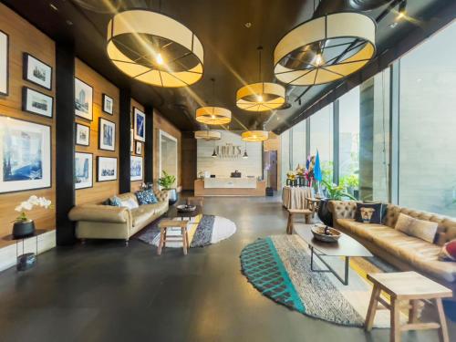 Walk to BTS Ekkamai l Urban Sukhumvit Living l Fast WiFi, Бангкок