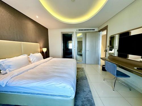 Luxury 1BHK in Damac Paramount Towers Business Bay - image 11