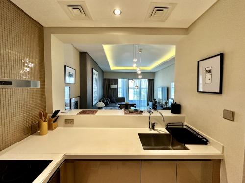 Luxury 1BHK in Damac Paramount Towers Business Bay - image 12