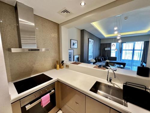 Luxury 1BHK in Damac Paramount Towers Business Bay - image 4