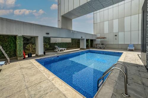 Sleek and Spacious Sports City Studio, Dubaj