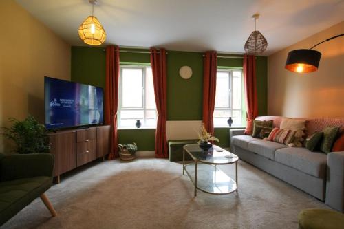 Luxury 3-Bed Chester Townhouse by Rework Accommodation - image 5