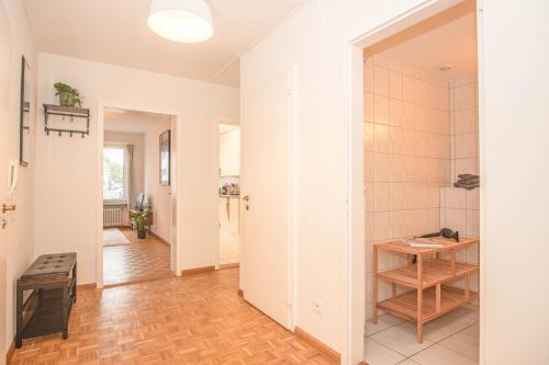 NEW Central 2-bedroom apartment with BaselCard, Basilej (fotografie 7)