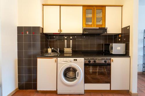 Lakefront apartment with a view, parking and swimming pool in Nesso