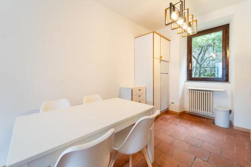 Lakefront apartment with a view, parking and swimming pool in Nesso