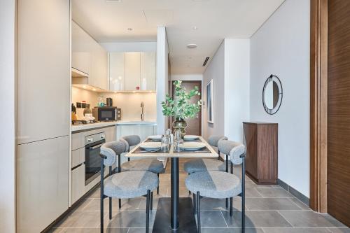 STAY BY LATINEM Luxury 1BR Holiday Home CB 2001 Near Burj Khalifa, Dubaj (fotografie 6)