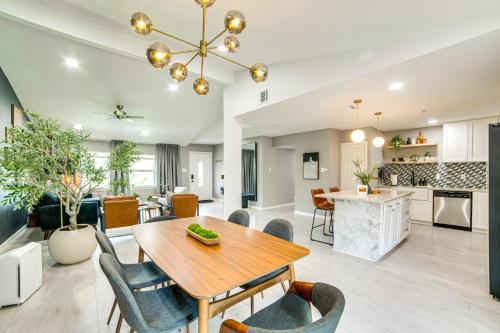 Spacious Family Home, 5 Mi to Galleria Dallas! in Карролтон