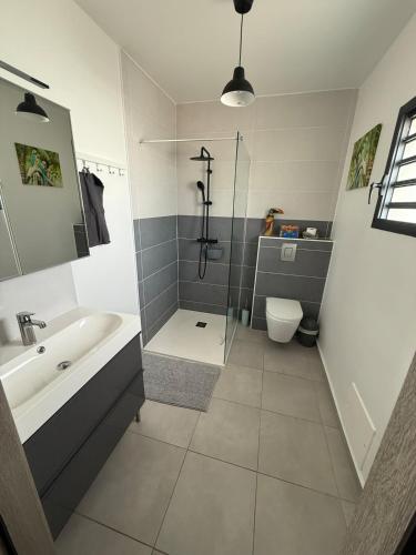 ฝักบัว, Villas Kanisi 2 et 3 chambres, piscines privatives in แบ มาโอล