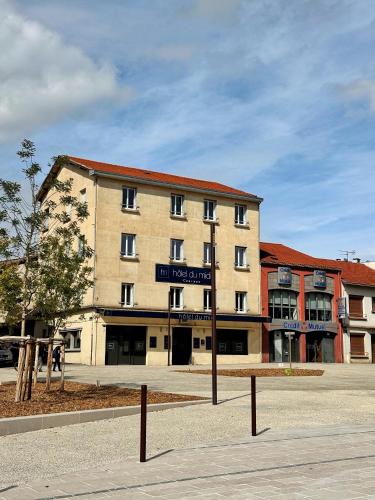 Hotel Le Midi Clermont-Cournon 1