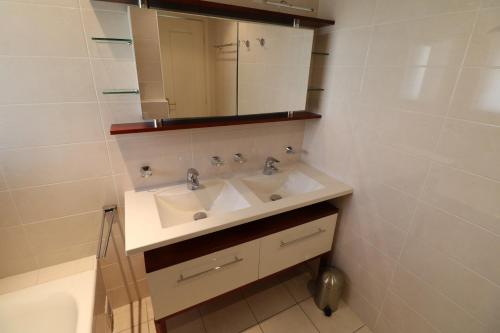 2 bedroom & studio Palais Royal 2 mins from Croisette and Carlton