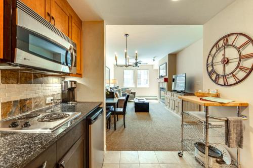 Ski-InandSki-Out Winter Park Condo with Balcony in 温特帕克(CO)