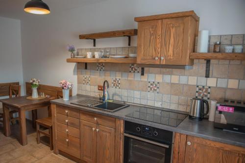 Penzion No. 1 - RESTAURACE TAVERNA U PECE in เรปชิน