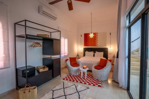 room detail thumbnail 1