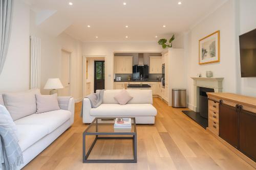 Kensington 2 Bed Apartment, London