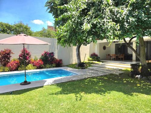 Burgos Cuernavaca Pool Terrace & Garden