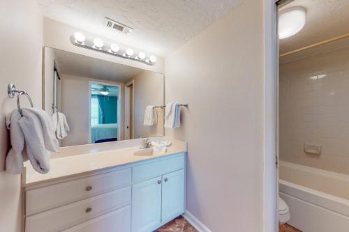 Romar Tower by Meyer Vacation Rentals - image 6
