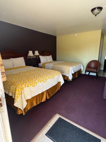 2 queen beds