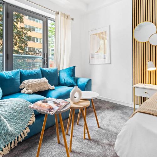 Modern 2 Bedroom Apartment - Fast Internet - City Center - Secured Parking Space 5BW
