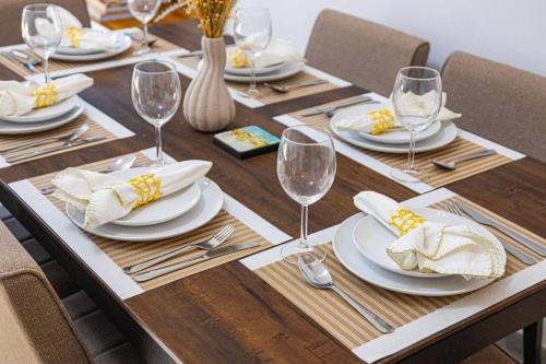 Cozy 2-BR at Belgravia Square - image 4