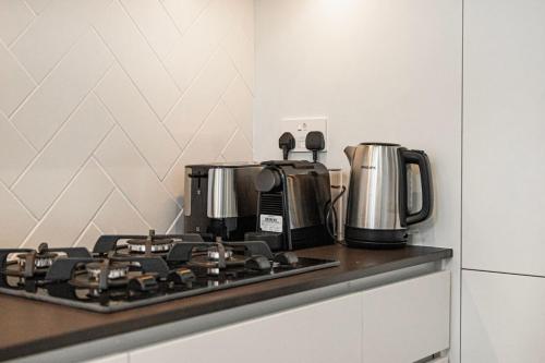 Cozy 2-BR at Belgravia Square - image 10