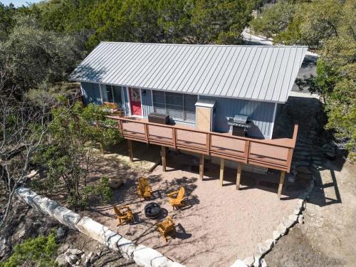 Texas Charm Cottage - 1 Block from the Lake & Hill Country Views in Canyon Lake, USA