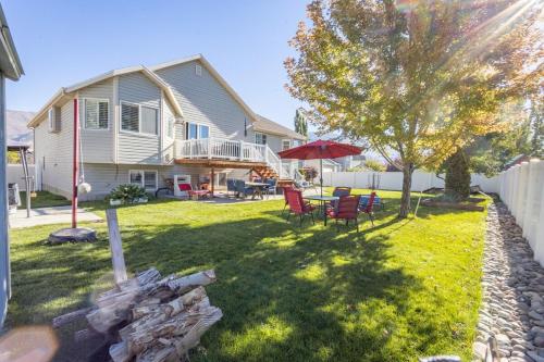 Farmington Gem 6BR Hot Cold Tub Sleeps 15 in Farmington (UT)
