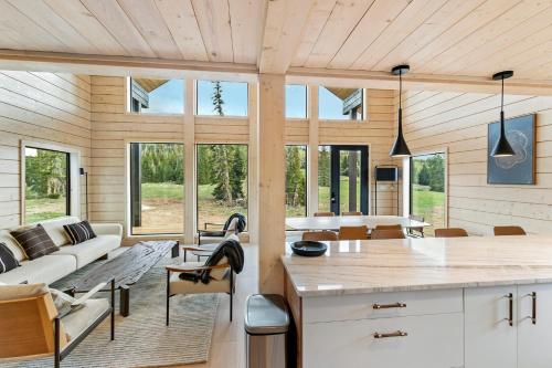 ห้องครัว, New Scandinavian Cabin in Brian Head in ไบรอัน เฮด (UT)