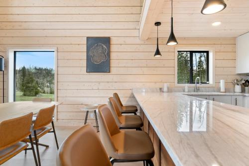 บริการและสิ่งอำนวยความสะดวก, New Scandinavian Cabin in Brian Head in ไบรอัน เฮด (UT)