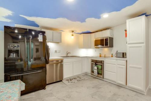 Aircraft Tours! Fly-In Hangar Apt in New Waverly in Willis