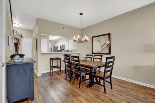 Luxury Riverfront Condo 1 BLK to Schlitterbahn! in New Braunfels, USA