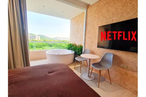 Modern Suite Jacuzzi Steps to Beach and Breathtaking Nature View in Bello Horizonte