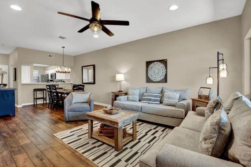 Luxury Riverfront Condo 1 BLK to Schlitterbahn! in New Braunfels, USA