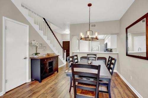 Luxury Riverfront Condo 1 BLK to Schlitterbahn! in New Braunfels, USA